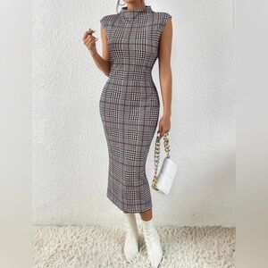 Houndstooth Print Mock Neck Sleeveless
Bodycon Dress
